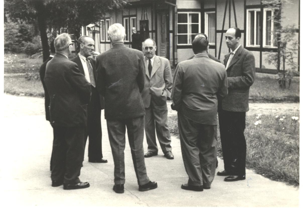 Reunión del Comité Central del PCE, 1958.De derecha a izquierda: Julián Grimau, Vicente Uribe, Leandro Carro.
